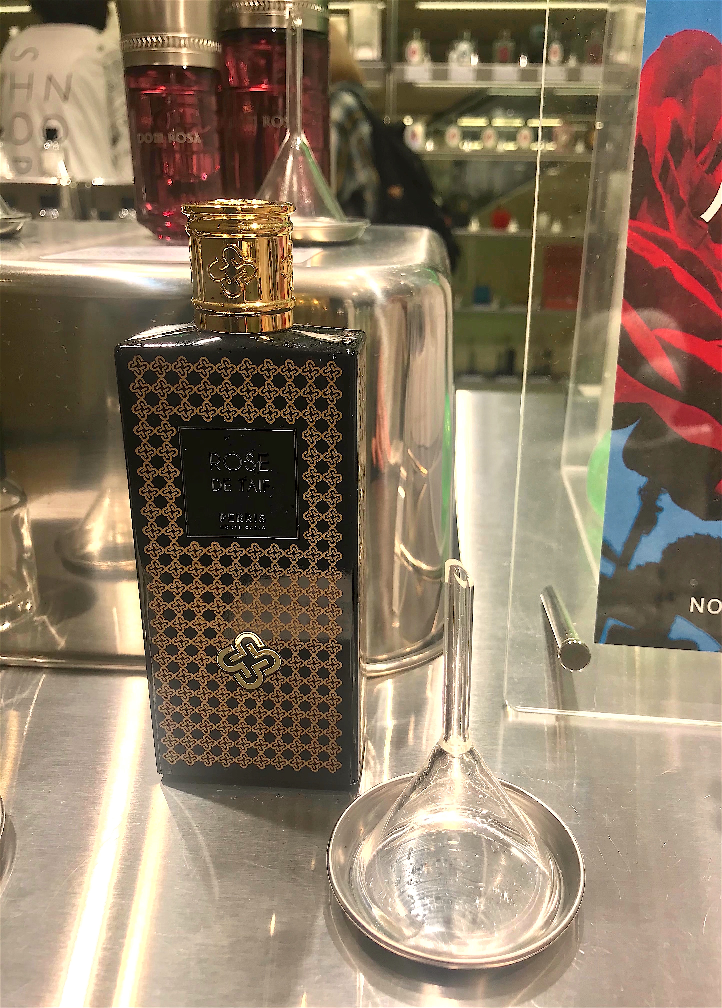 I Smell Therefore I Am: L'Artisan Parfumeur Nuit de Tubereuse